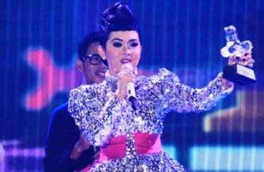 Syahrini Raih SCTV Awards, Agnes Monica Keok   Lagi